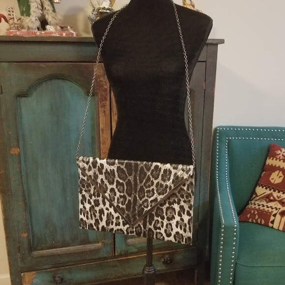 New 3am Forever Faux Snow Leopard Large Crossbody - Picture 2 of 5